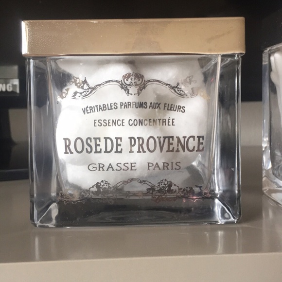 Powder Room Accessories - Picture 2 of 6